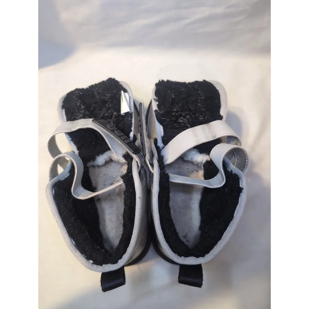 Ugg Neumel Leather Platform Chukka Boots (Big Kids 5, W 6) Silver Strap Ankle